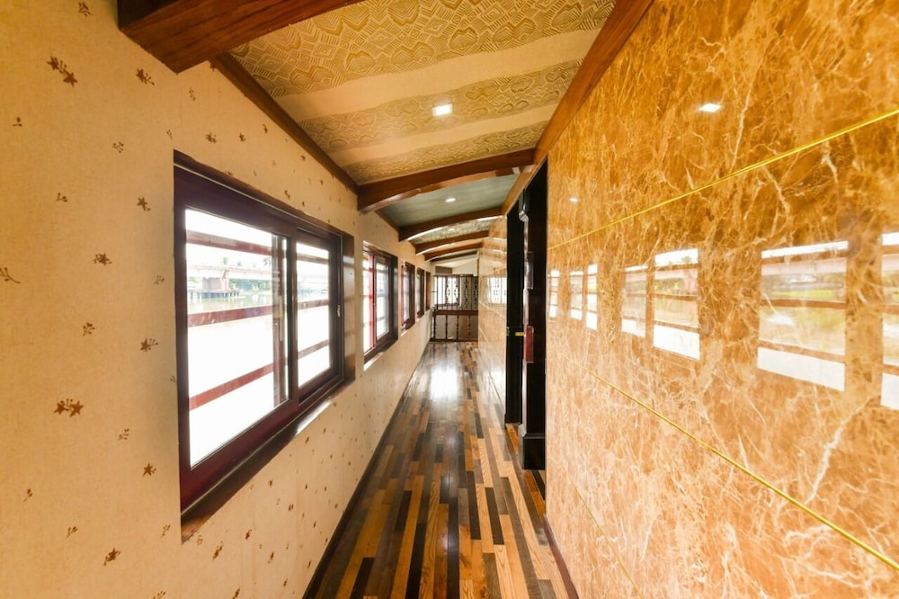 Sreekrishna Houseboats