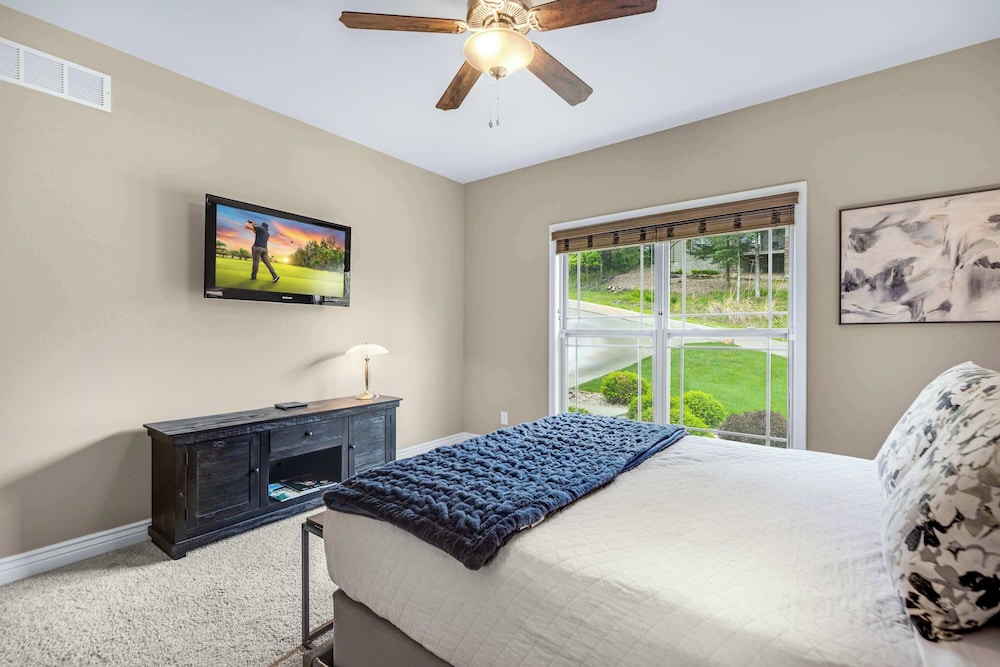 Fairway Lake Retreat