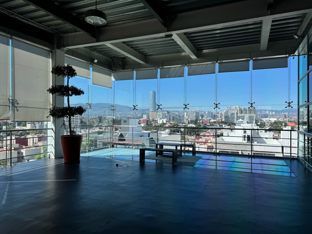 The Flamingo Rooftop Suite Unique Design in a Centric Location photo 4