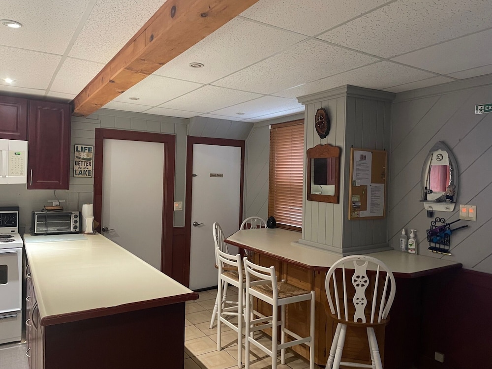 4 Bedroom Cottage On Manitoulin Island - Next to Sandy Beach!