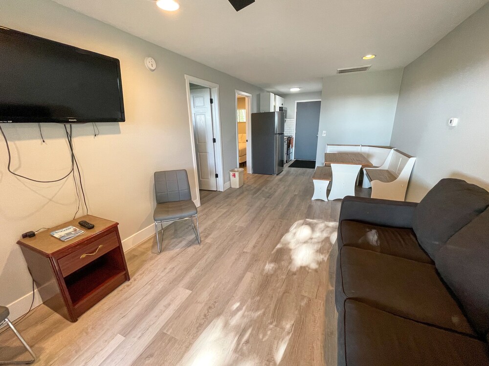 Lake Bluff Inn and Suites