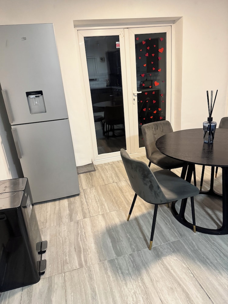 Corporate 3bedroom home with parking