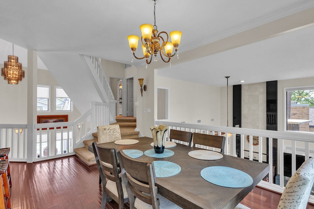 Lakefront Retreat With Private Pool, Hot Tub And Dock 4 Bedroom Home