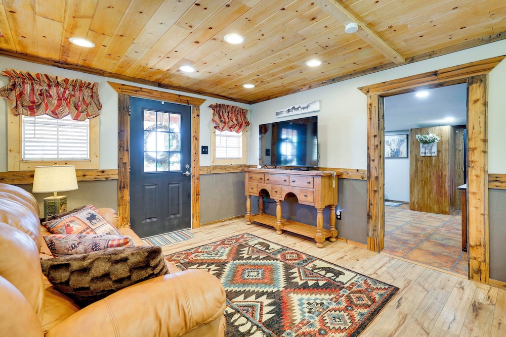 Quiet Eagar Retreat Near Lakes, Hiking & Hunting!