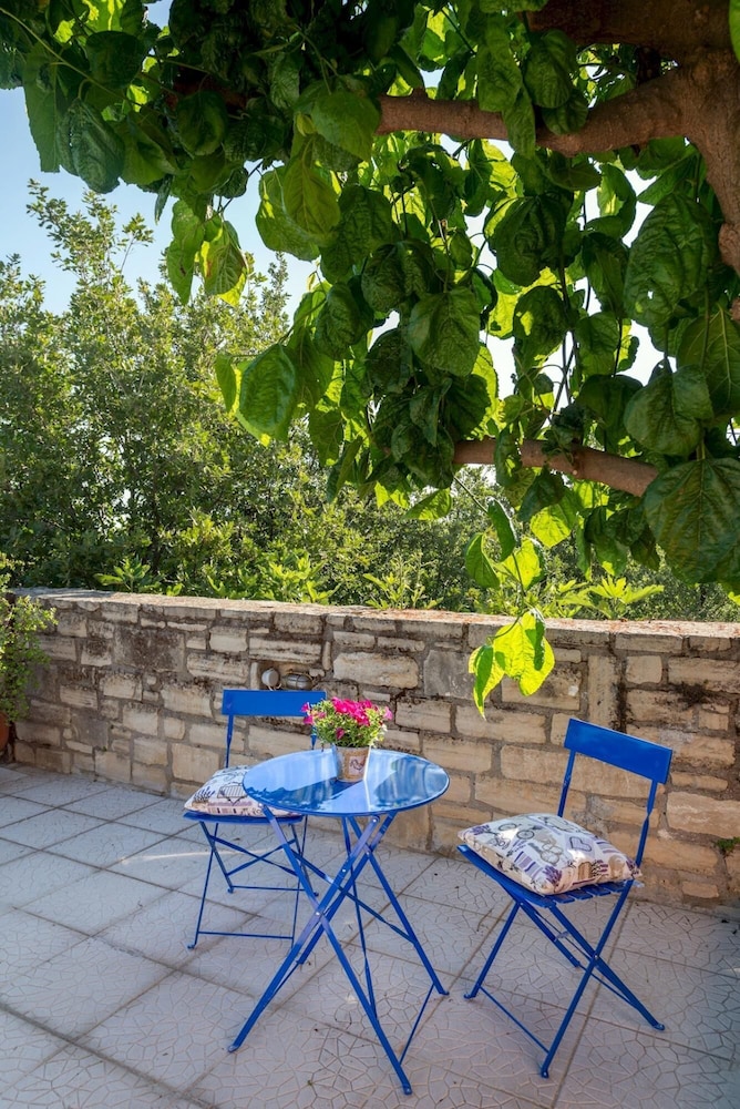 Zen Home in Prines With 1 Bedrooms and 1 Bathrooms view 3