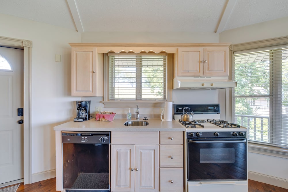 Millersburg Getaway w/ Amish Country Views!