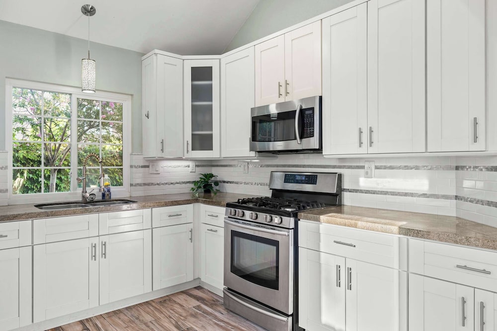 Spacious Retreat w Modern Decor and Private Yard
