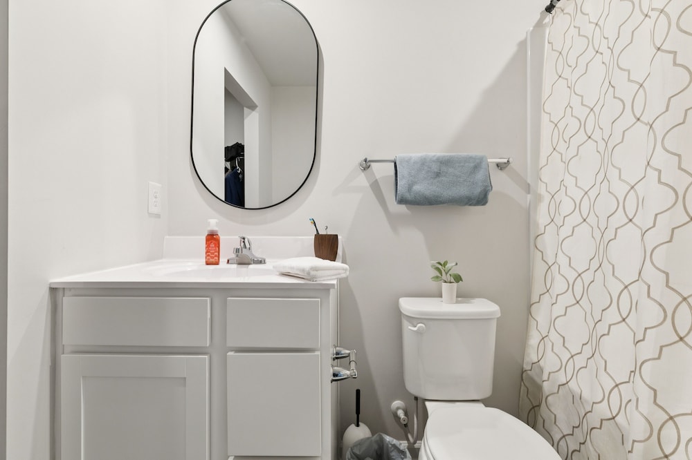 Modern Downtown Retreat Near Swamp Rabbit Trail 4 Bedroom Townhouse