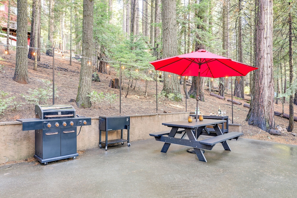 3 Mi to Calaveras Big Trees: Cabin w/ Fire Pit! view 4