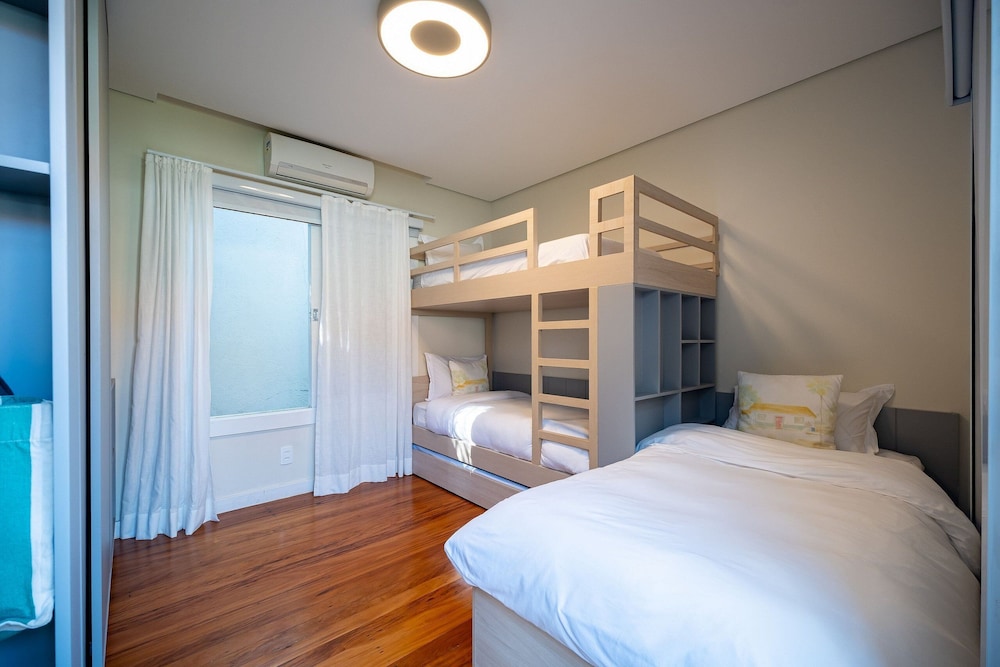 Angra - Mombaça | Mansão Espetacular Beira-Mar, 7 Suites - por Casapē Rio