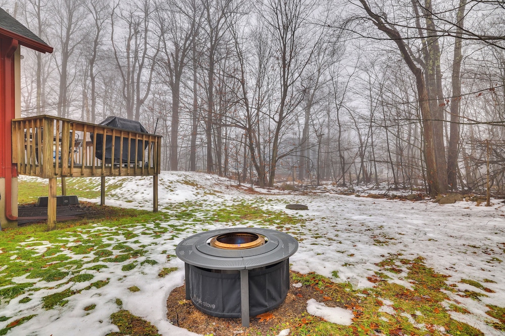 Ski, Hike, Swim & More: Pocono Farms Family Home