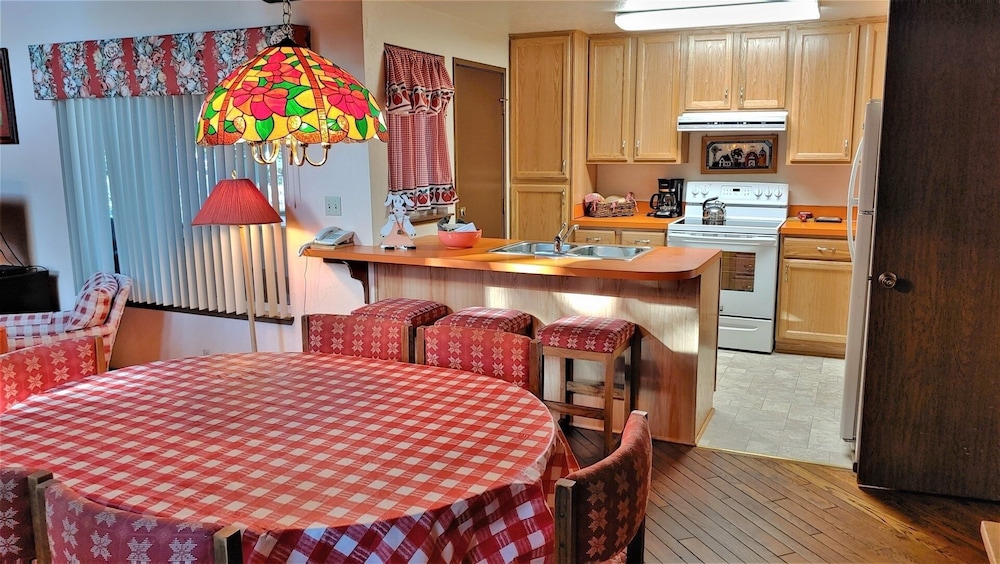 Tennis Village 3 2 Bedroom Apts