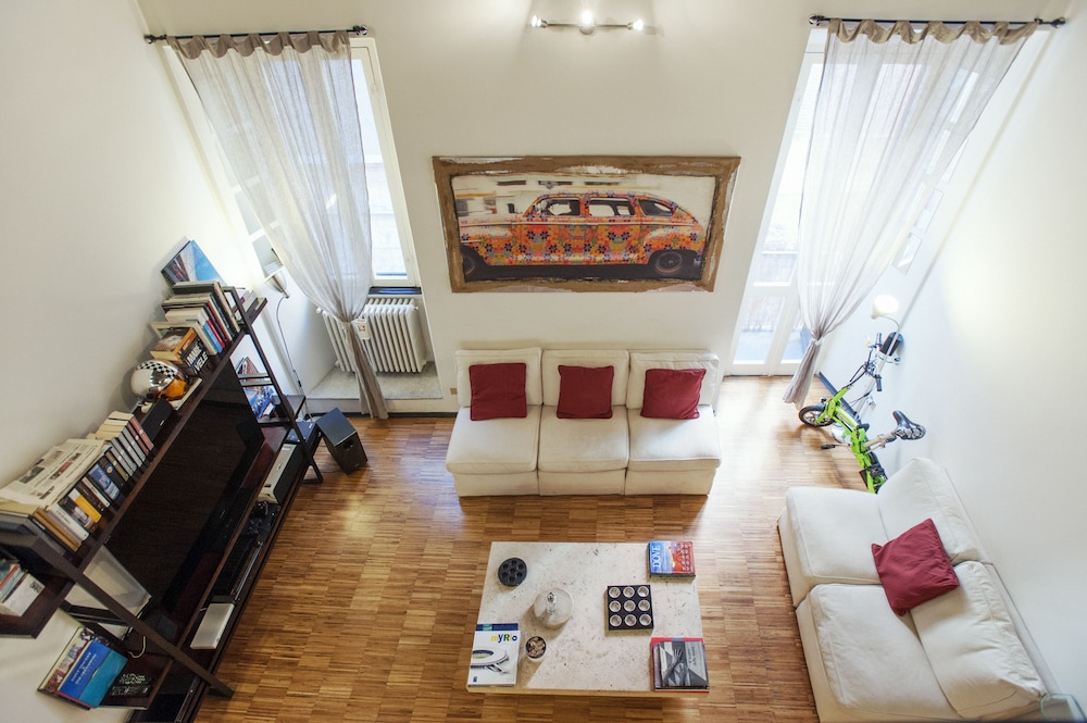 Portico - WR Apartments
