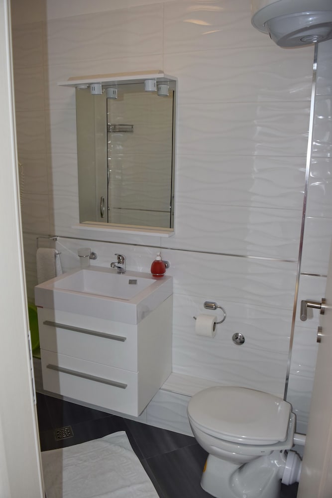 Jele Rooms