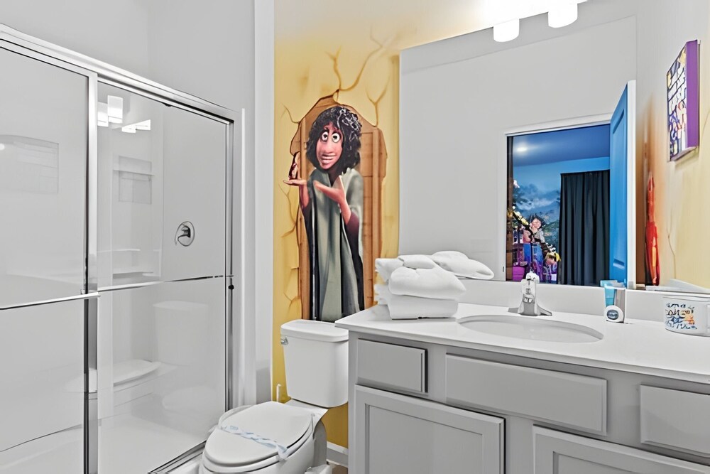Luxury 6BR Near Universal, Pool, Spa & Game Room