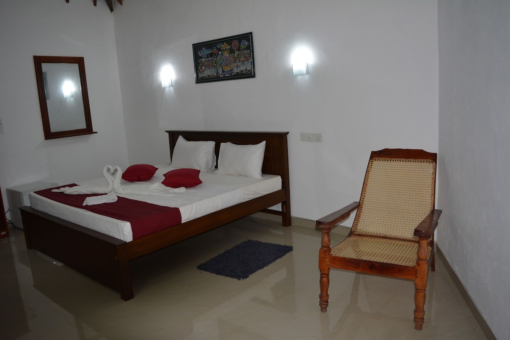 Lagoon Resort Goviyapana
