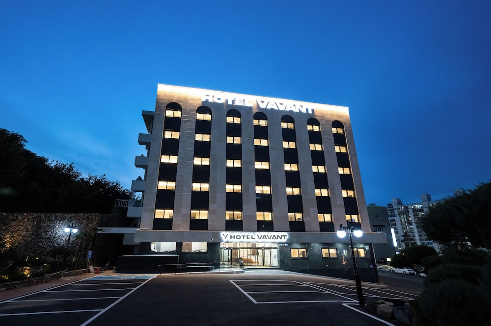 VAVANT TOURIST HOTEL