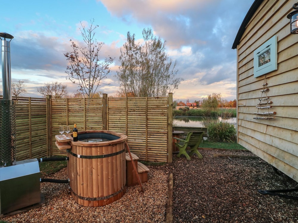 Herbie's Shepherds Hut at Shepherds Lodge