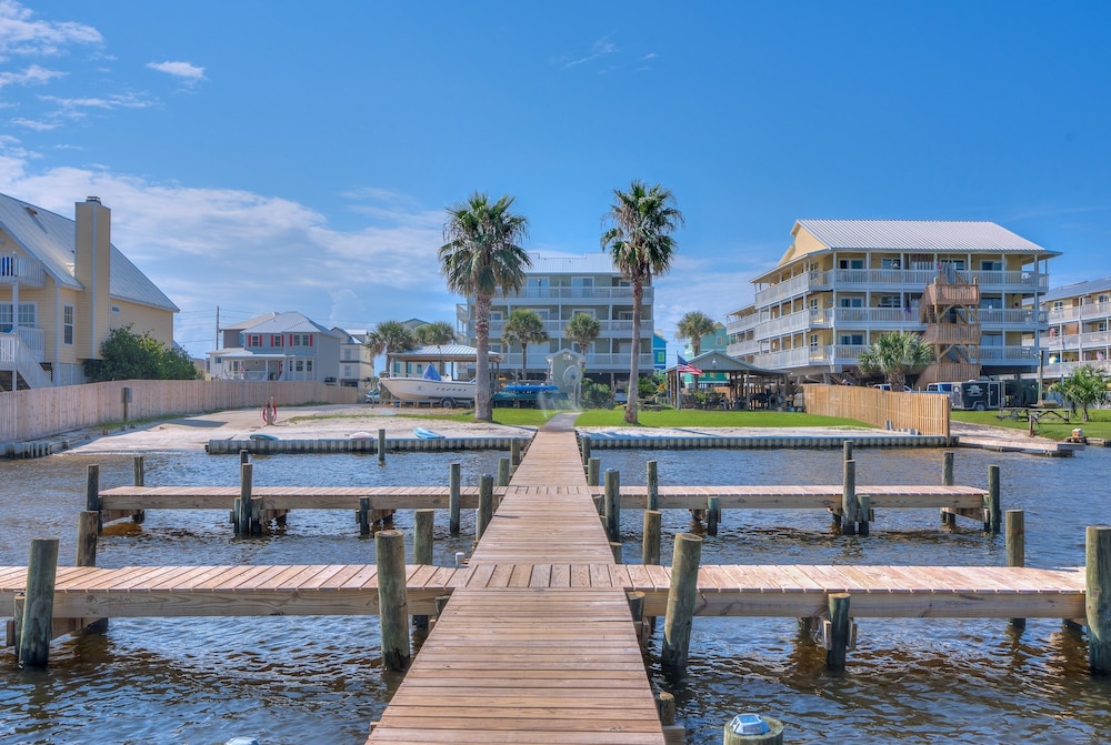 Lagoon Landing 305 1 Bedroom Condo by RedAwning view 3
