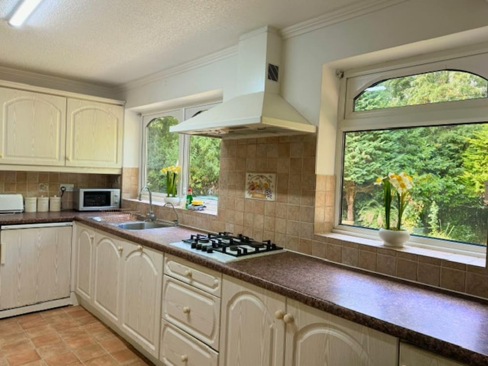Bungalow - Sleeps 6 - Garden - Wheelchair Access