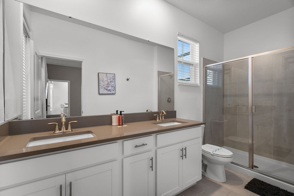 Chic 5bed Home With Themed Rooms