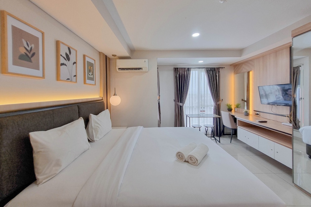 Modern Studio Near Ambarrukmo Plaza At Barsa City Apartment
