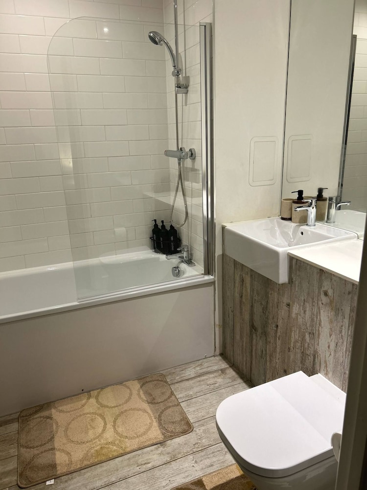 The Dyche - Central Manchester Spacious Apartment - Local Attractions