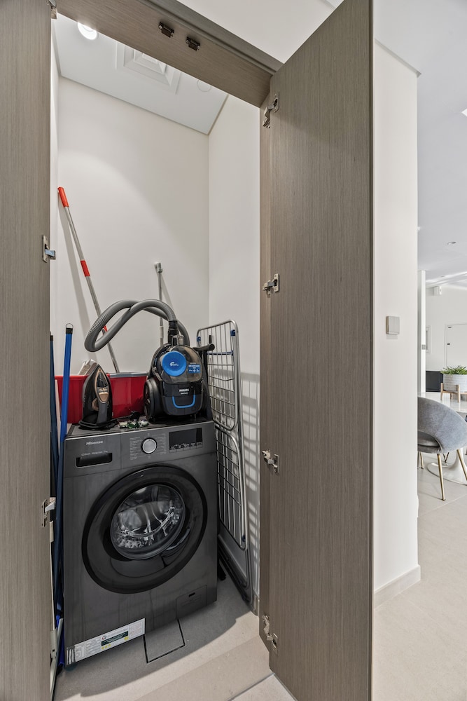 Luxury City Stay Near Mall and Pool