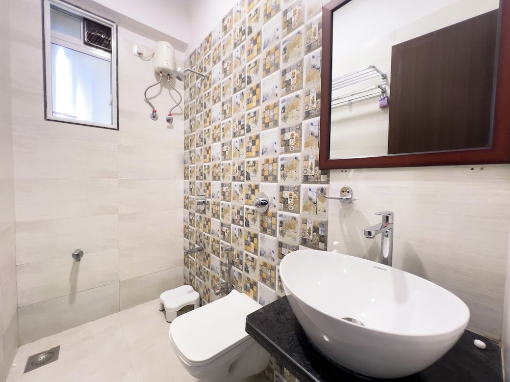 Pinaki Comfort Stay, Vile Parle - Near Airport