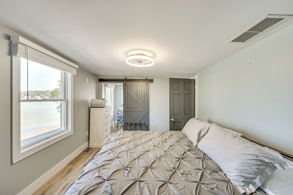 Private Indoor Hot Tub: Fish & Boat on Sylvan Lake