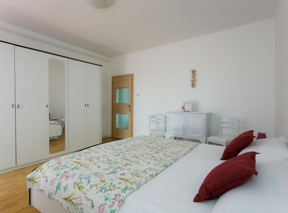 Charming and Tranquil Krk Center Apartment