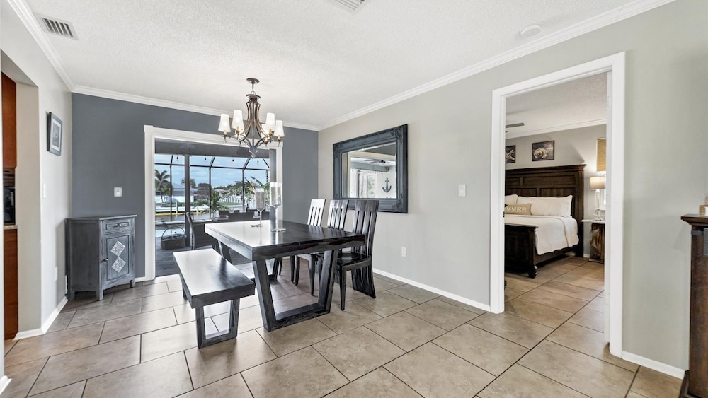 The Canal House Of Punta Gorda Isles, Pool, Pet Friendly, Kayaks, Bikes 3 Bedroom Home