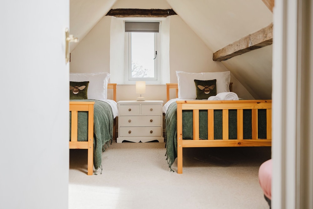 Mulberry Cottage 5BD in Wiltshire