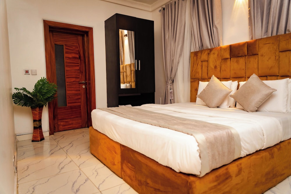 247 Luxury Apartment view 4