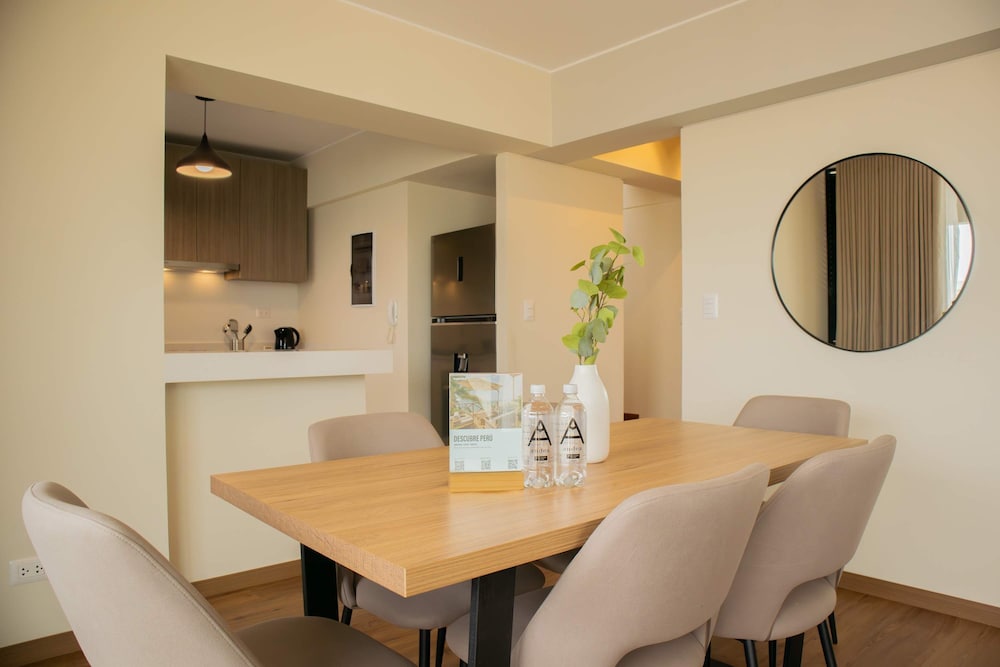 w Modern 3BR w Balcony Near Kennedy Park
