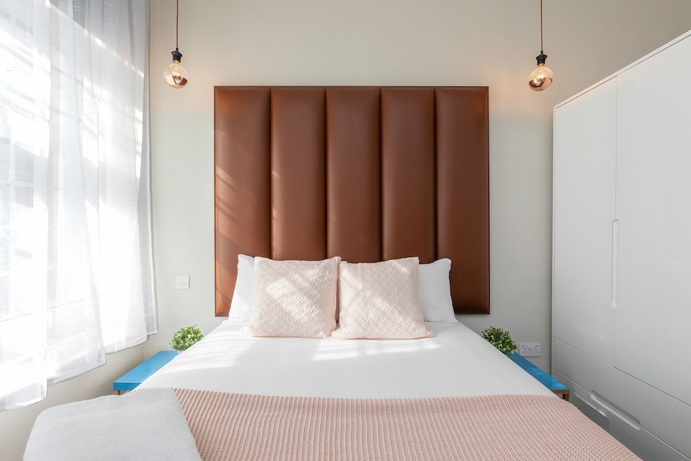 Luxurious Air Conditioned Apt High Street Kensington