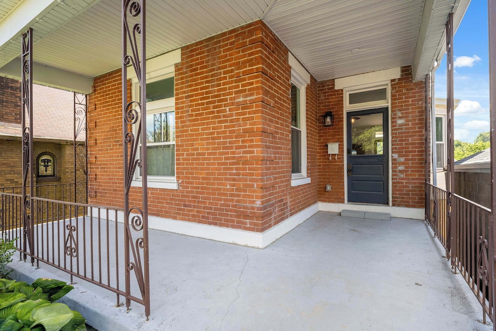 Ludlow Lodge w/ City Views