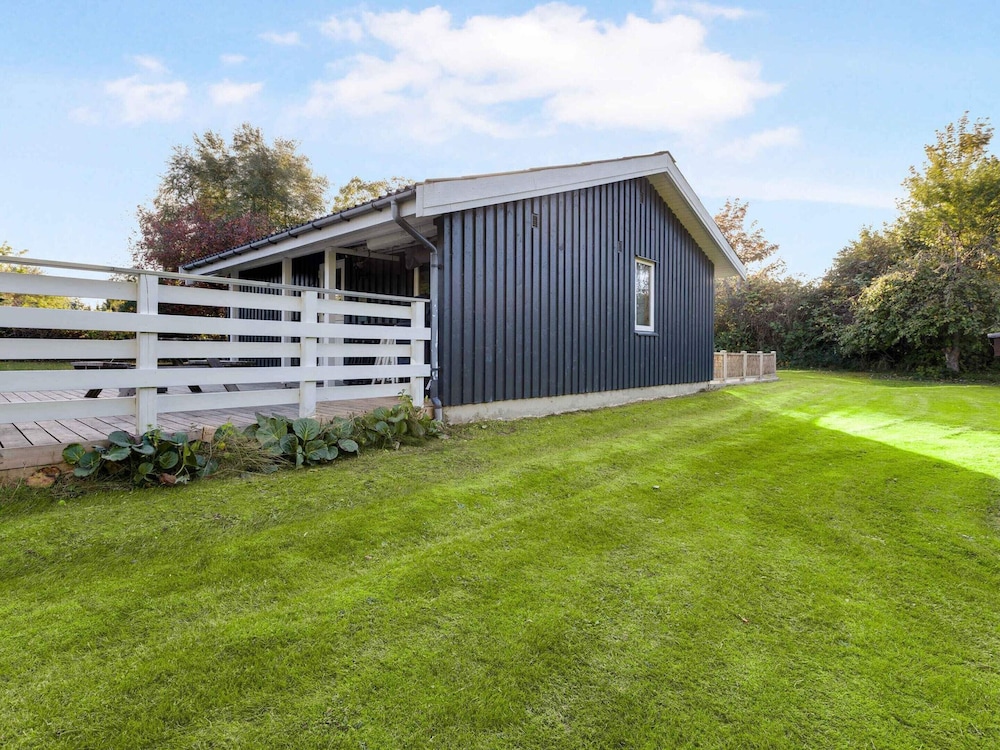 5 Star Holiday Home in Humble
