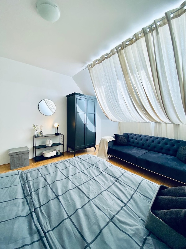 Comfy 3BR Apt With Living Room Balcony