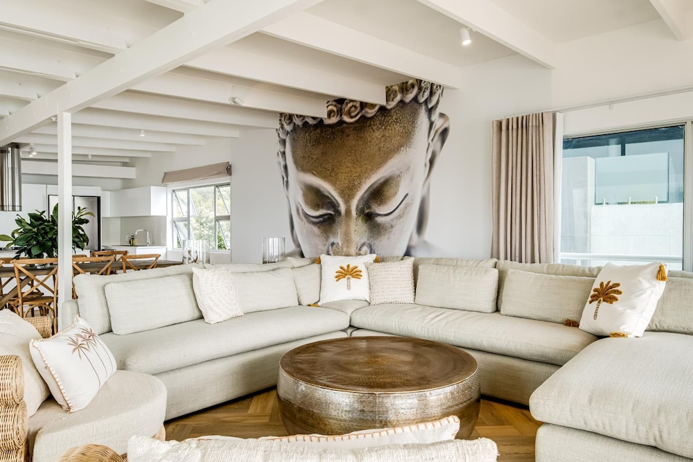 Idyllic Camps Bay Villa w 2 Pools Buddha Retreat