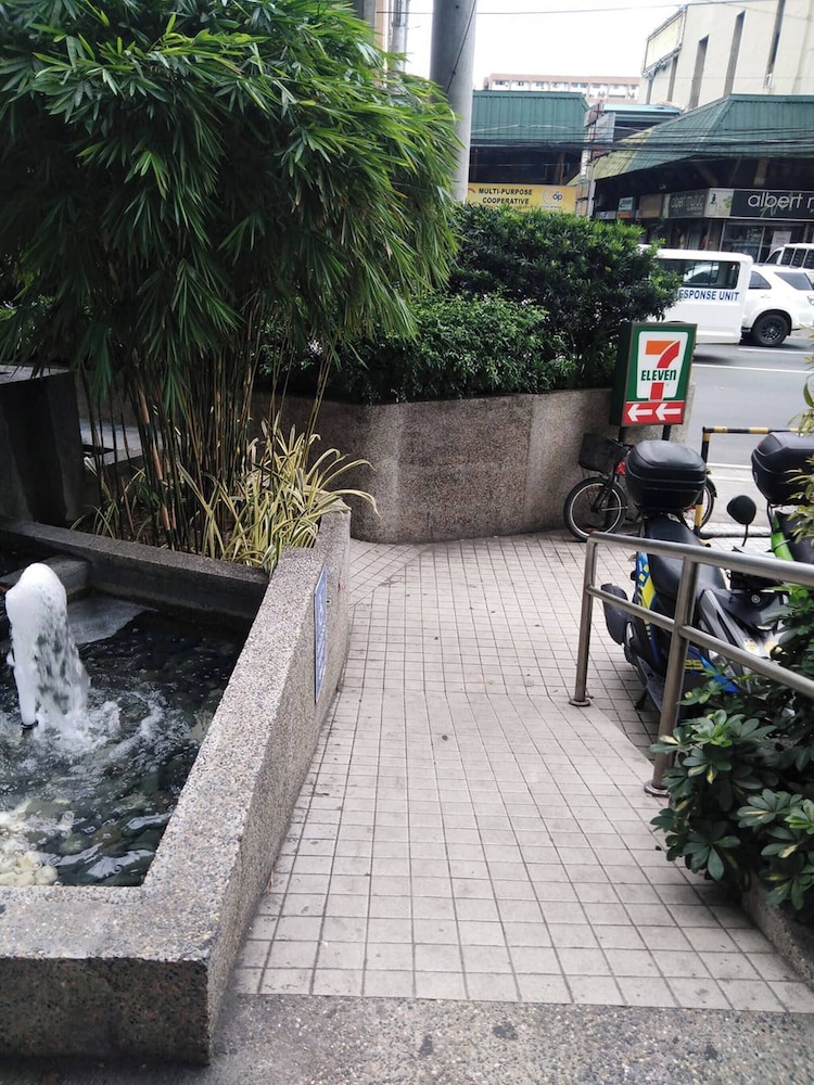 Araneta Cubao No Brown Outs 1BR Furnished Condo With Balcony Free Wifi Netflix