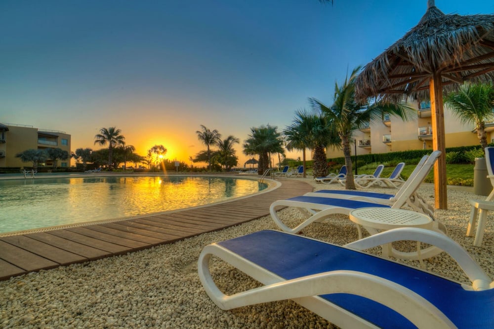 2BR 3BA Condo on Eagle Beach w Amazing Amenities