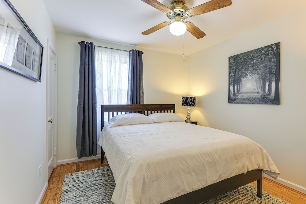 13 Mi to Downtown Baltimore: Quiet Home w/ Porch