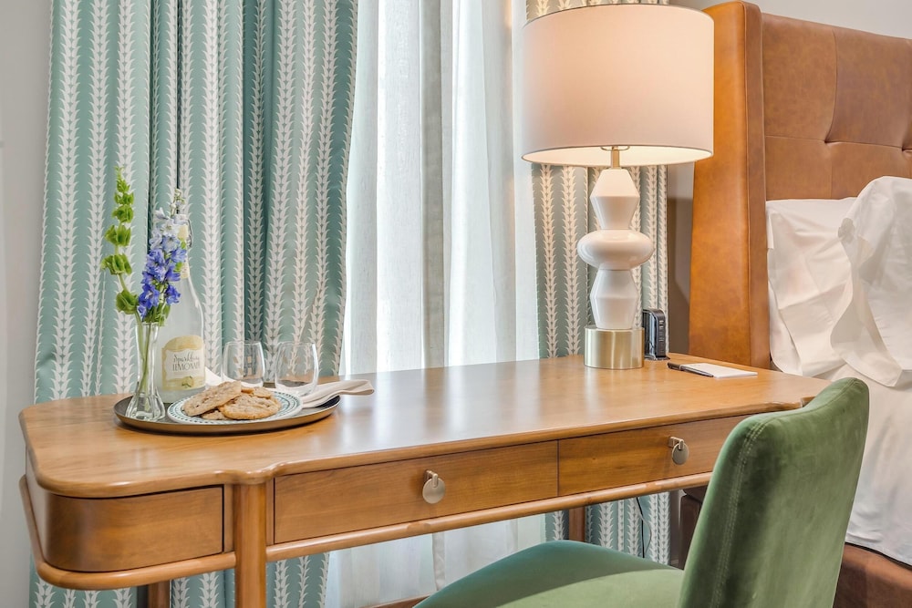 Nutt House Hotel