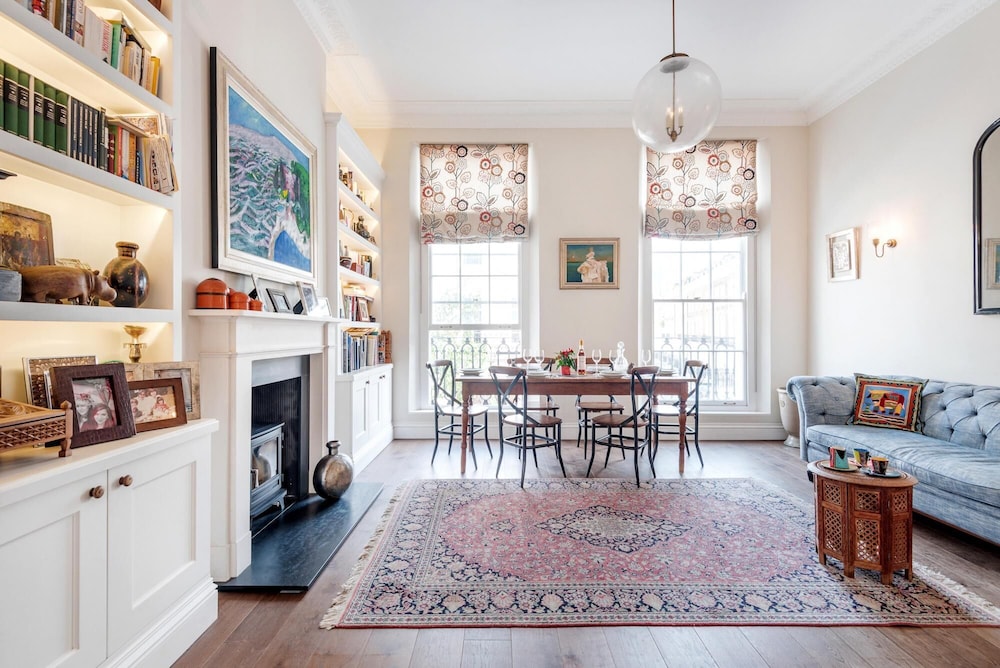 Charming Pimlico Home Close to the River Thames by Underthedoormat