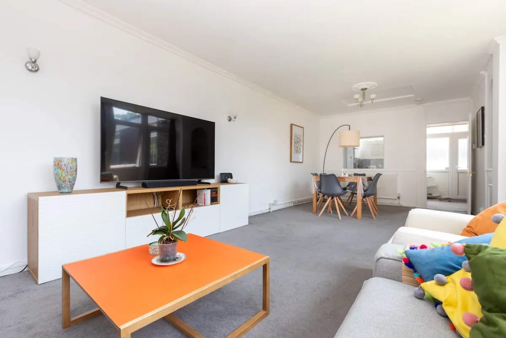 Spacious & Welcoming 4BD House - Kennington