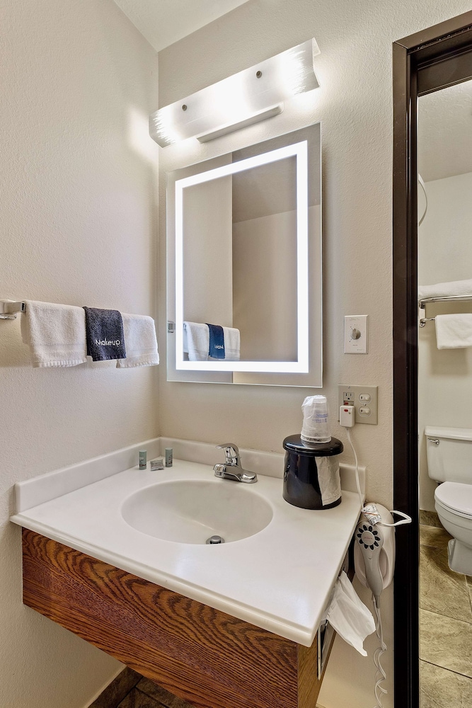 Twin Falls Vacations - SureStay Hotel by Best Western Twin Falls - Property Image 8