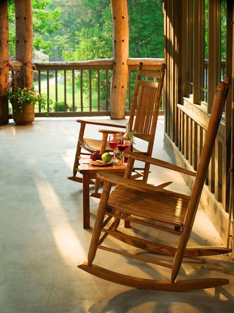 The Esmeralda Inn at Lake Lure