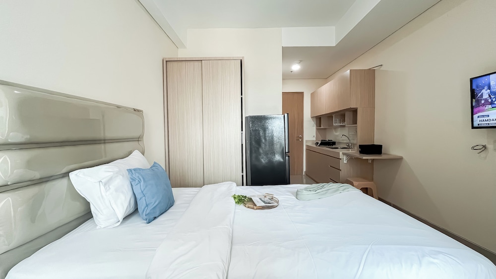 Modern And Homey Studio Apartment B Residence By Travelio