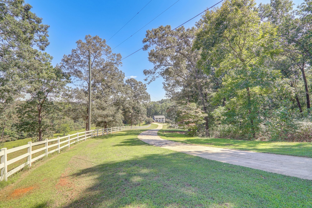 Game Room + Pond: Spacious Gainesville Getaway!